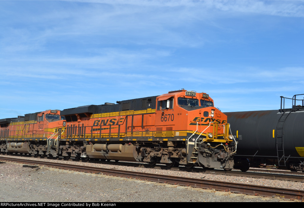 BNSF 6670